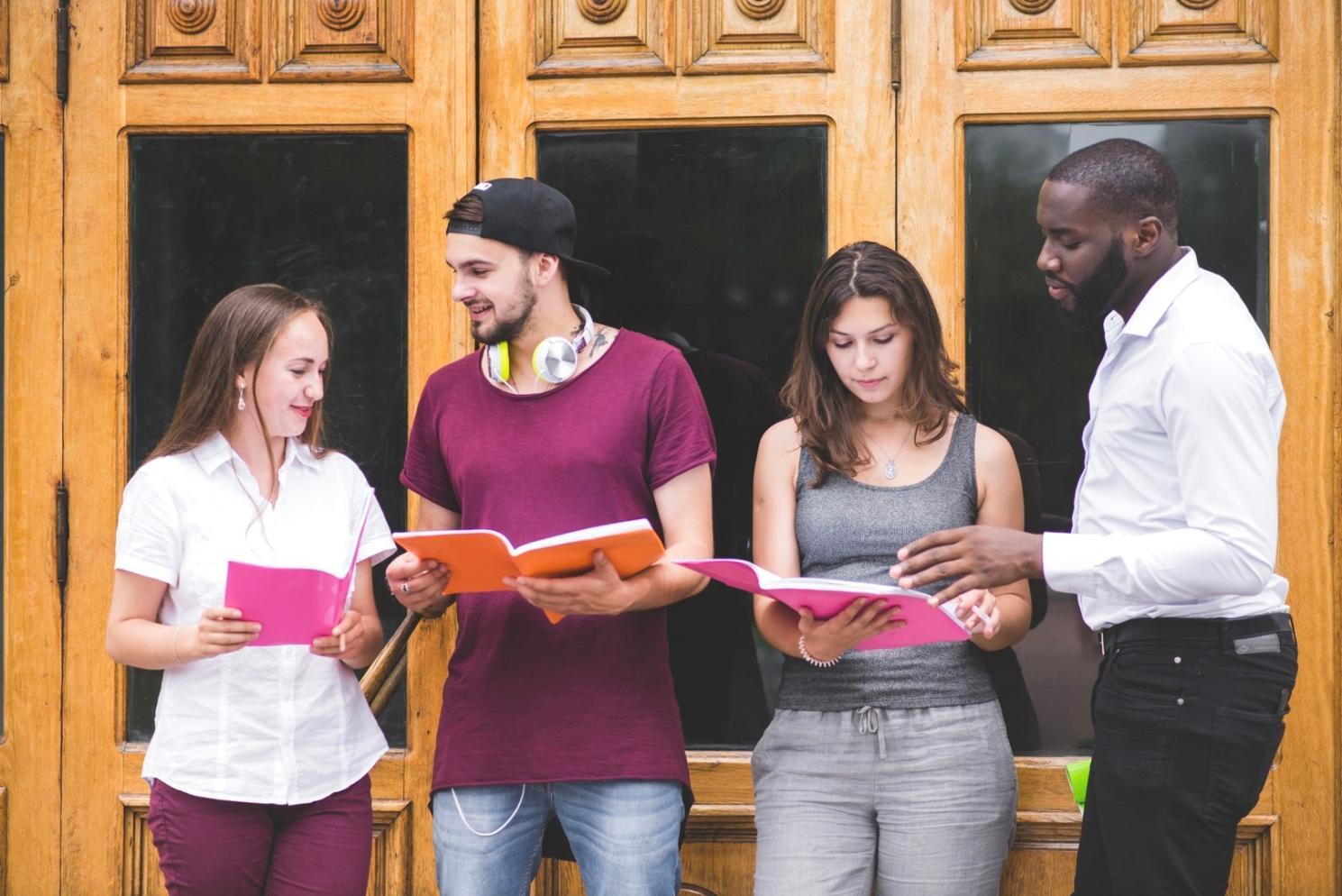 Link analysis and authority assessment tools in action